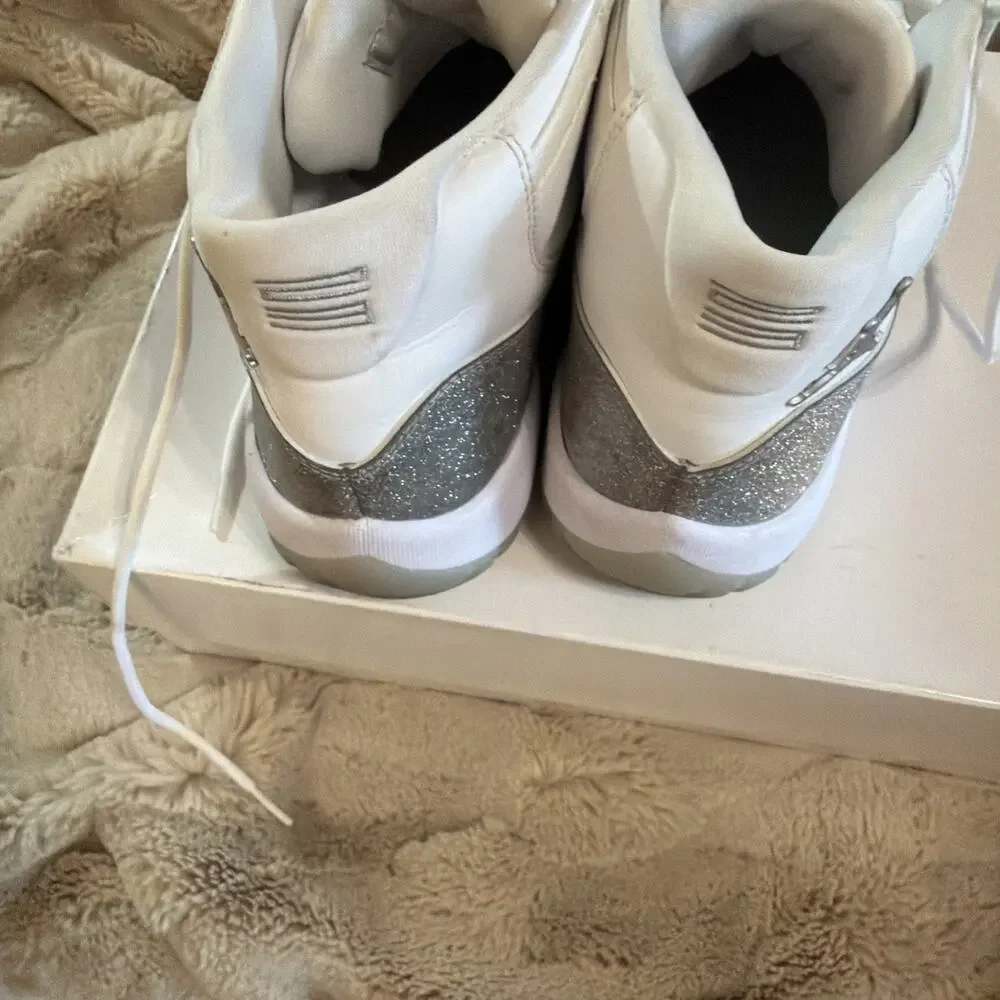 Nike Jordan 11 Retro Silver AR0715-100 Women's Size 10.5 and Men's Size 9 Unisex